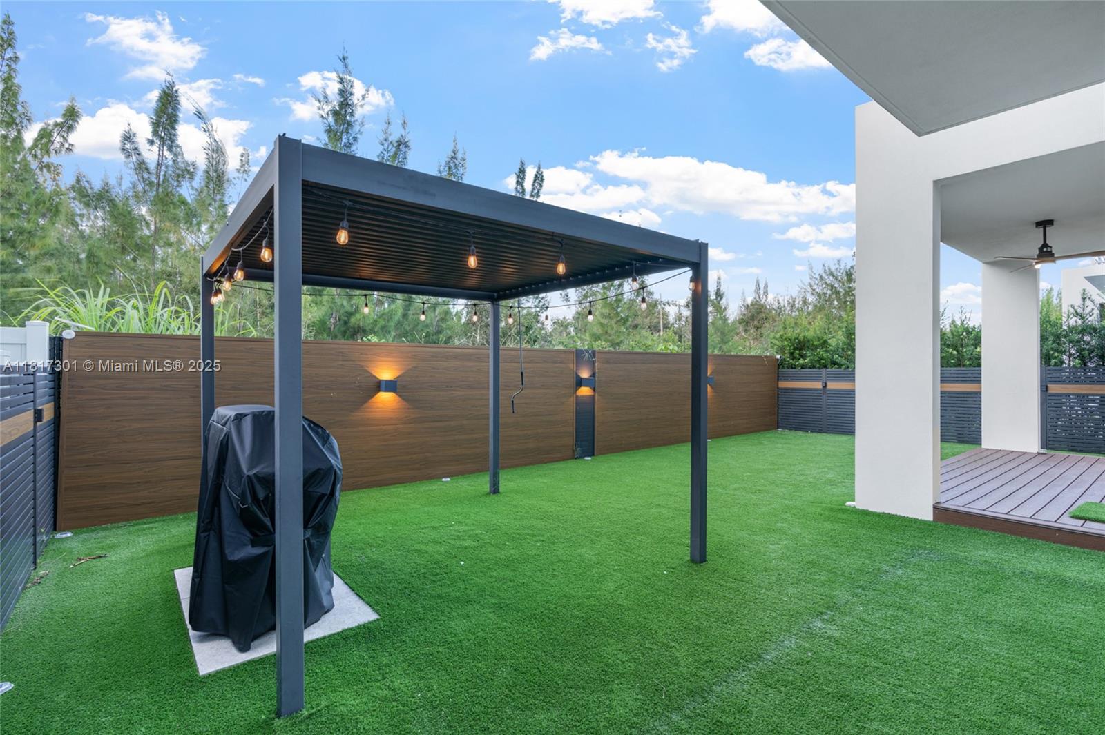 DORAL PALMS SOUTH - Residential Lease