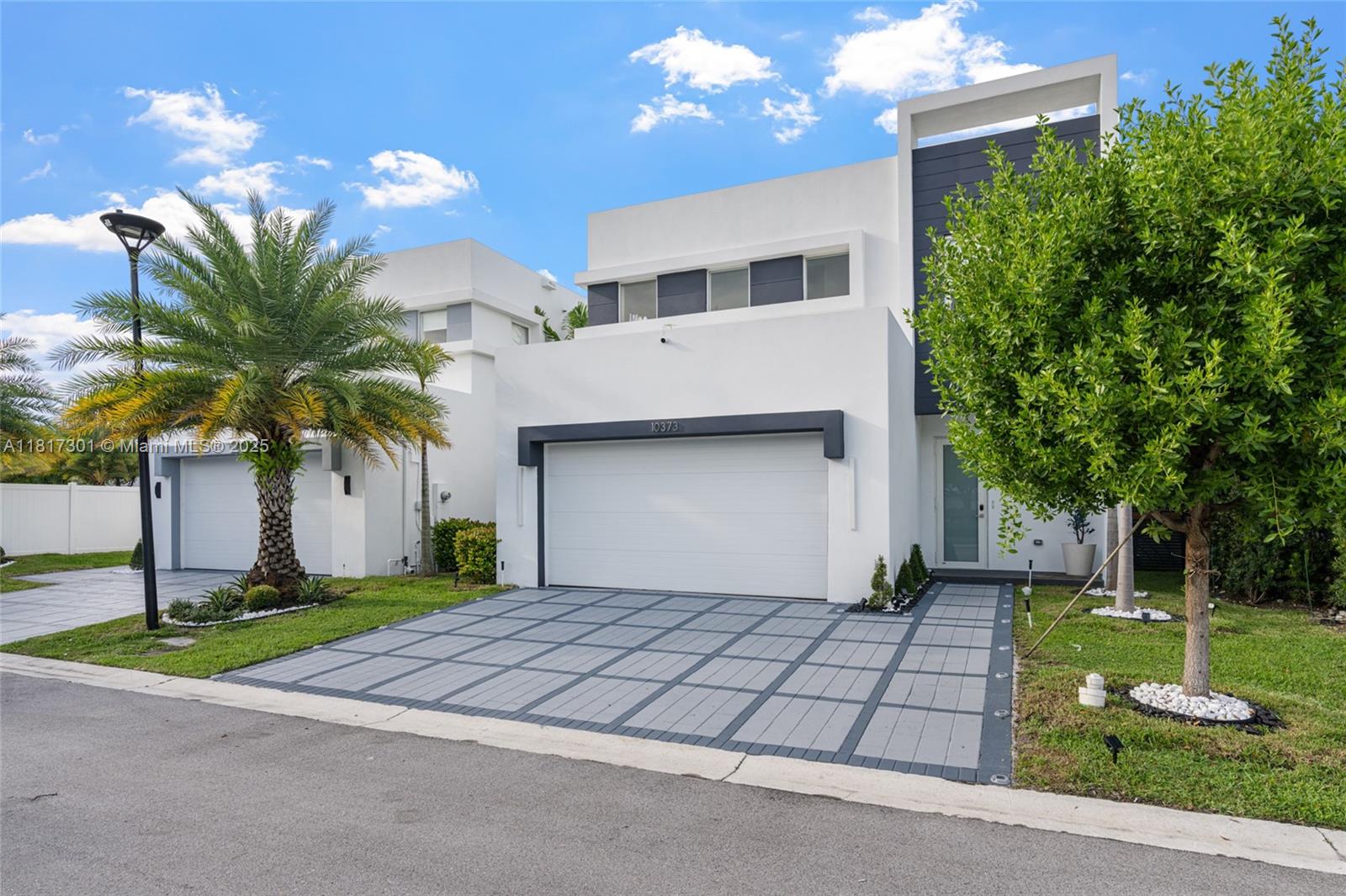 10373 NW 68th Ter