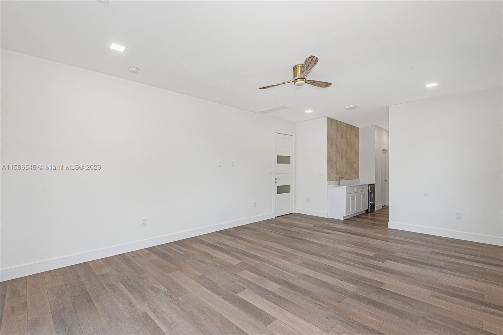 RIO VISTA C J HECTORS RES - Residential