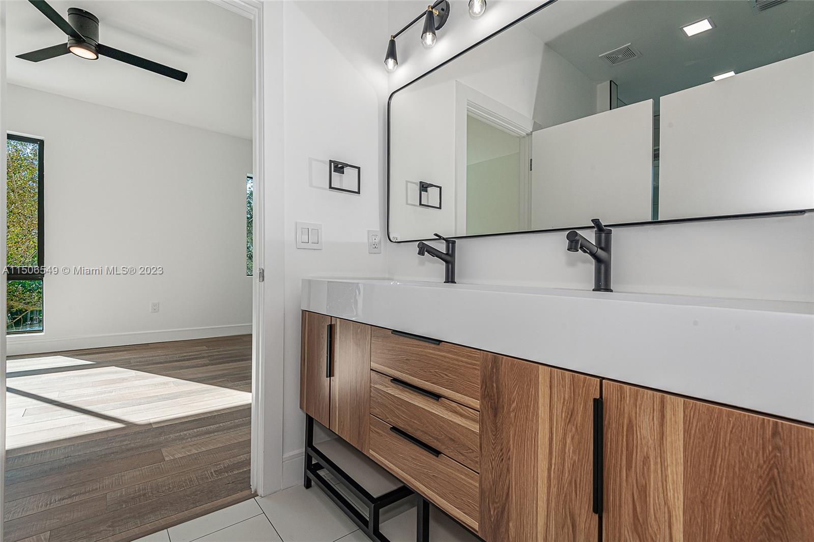 RIO VISTA C J HECTORS RES - Residential