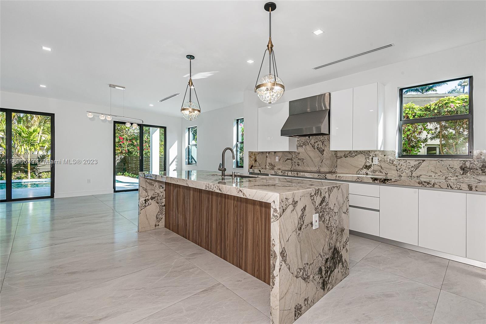 RIO VISTA C J HECTORS RES - Residential