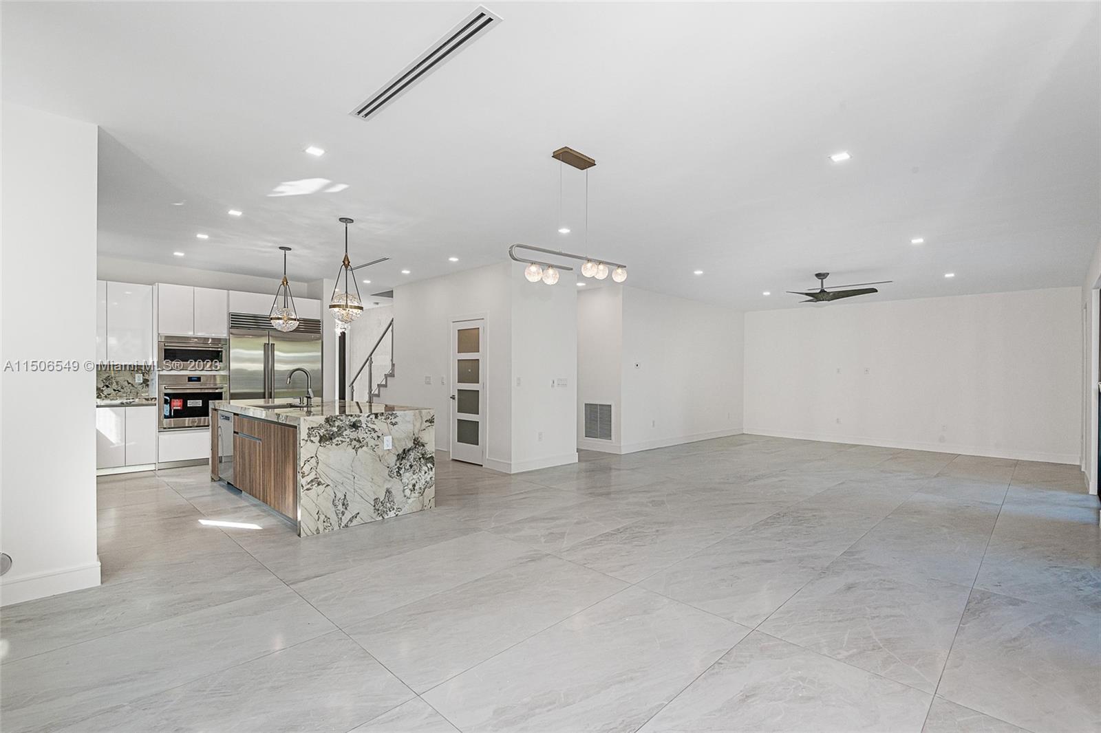 RIO VISTA C J HECTORS RES - Residential