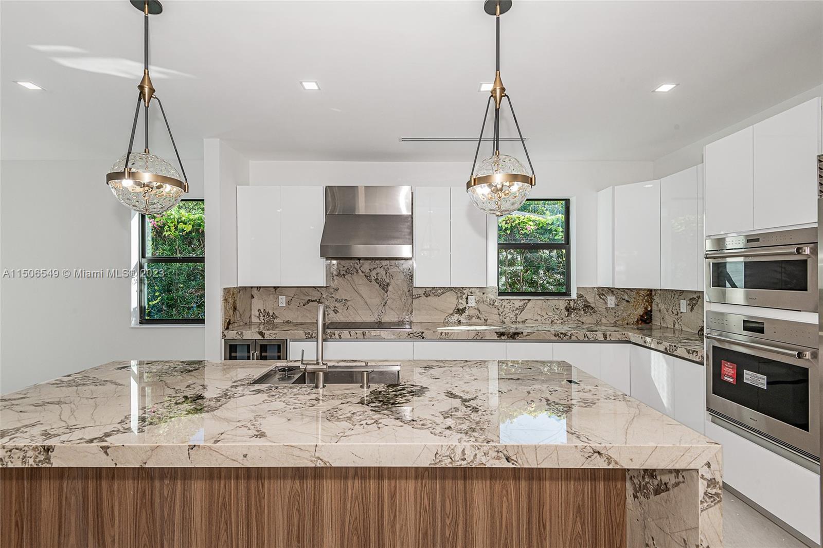 RIO VISTA C J HECTORS RES - Residential