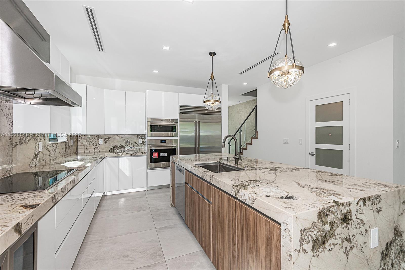 RIO VISTA C J HECTORS RES - Residential