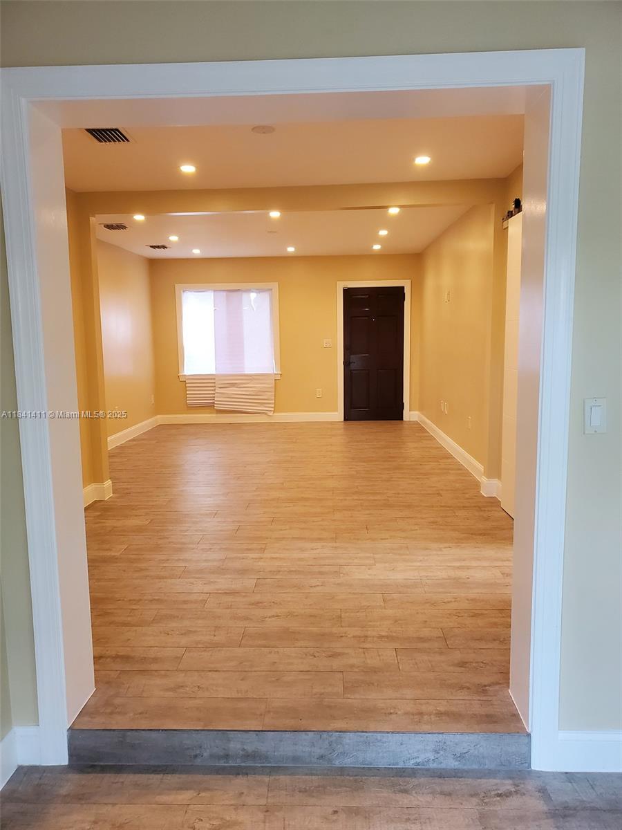 SOUTH VEDADO - Residential Lease