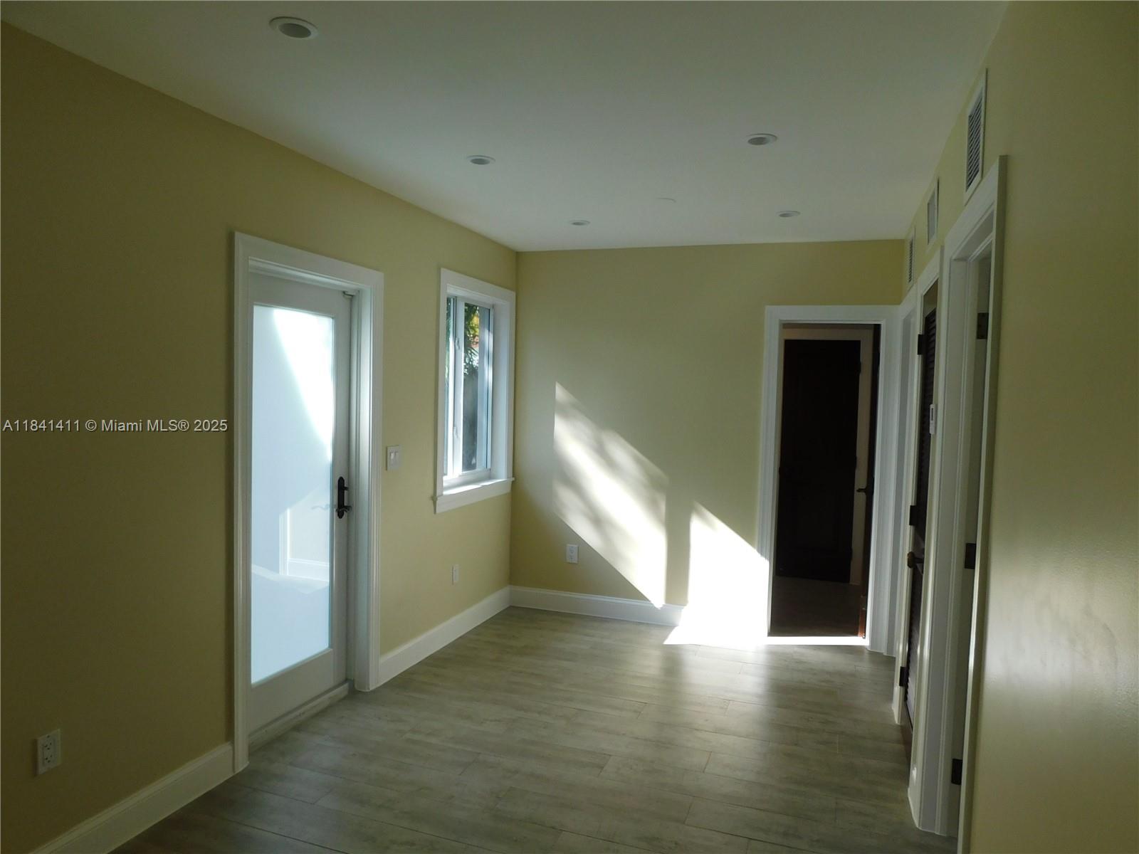 SOUTH VEDADO - Residential Lease