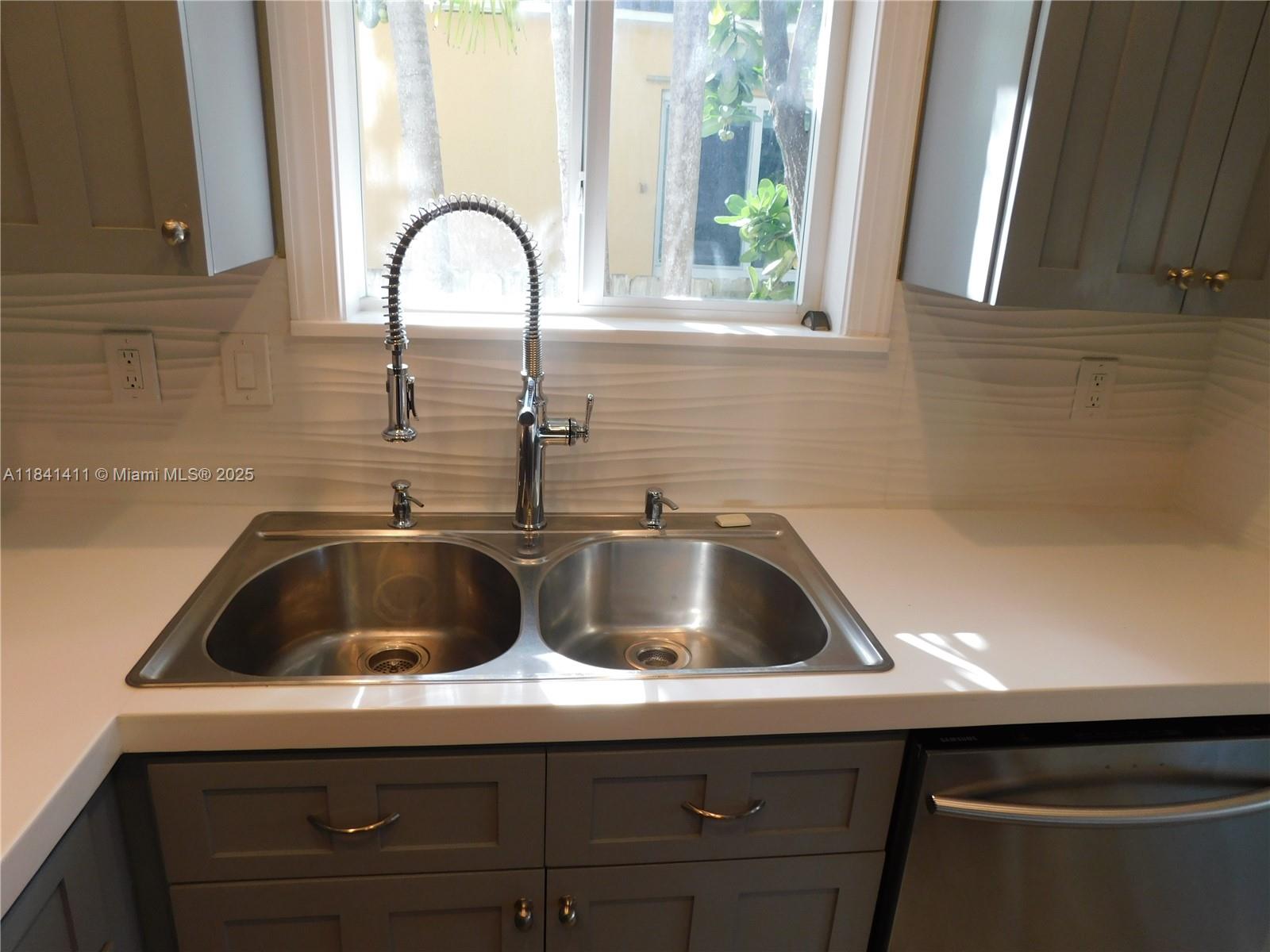 SOUTH VEDADO - Residential Lease