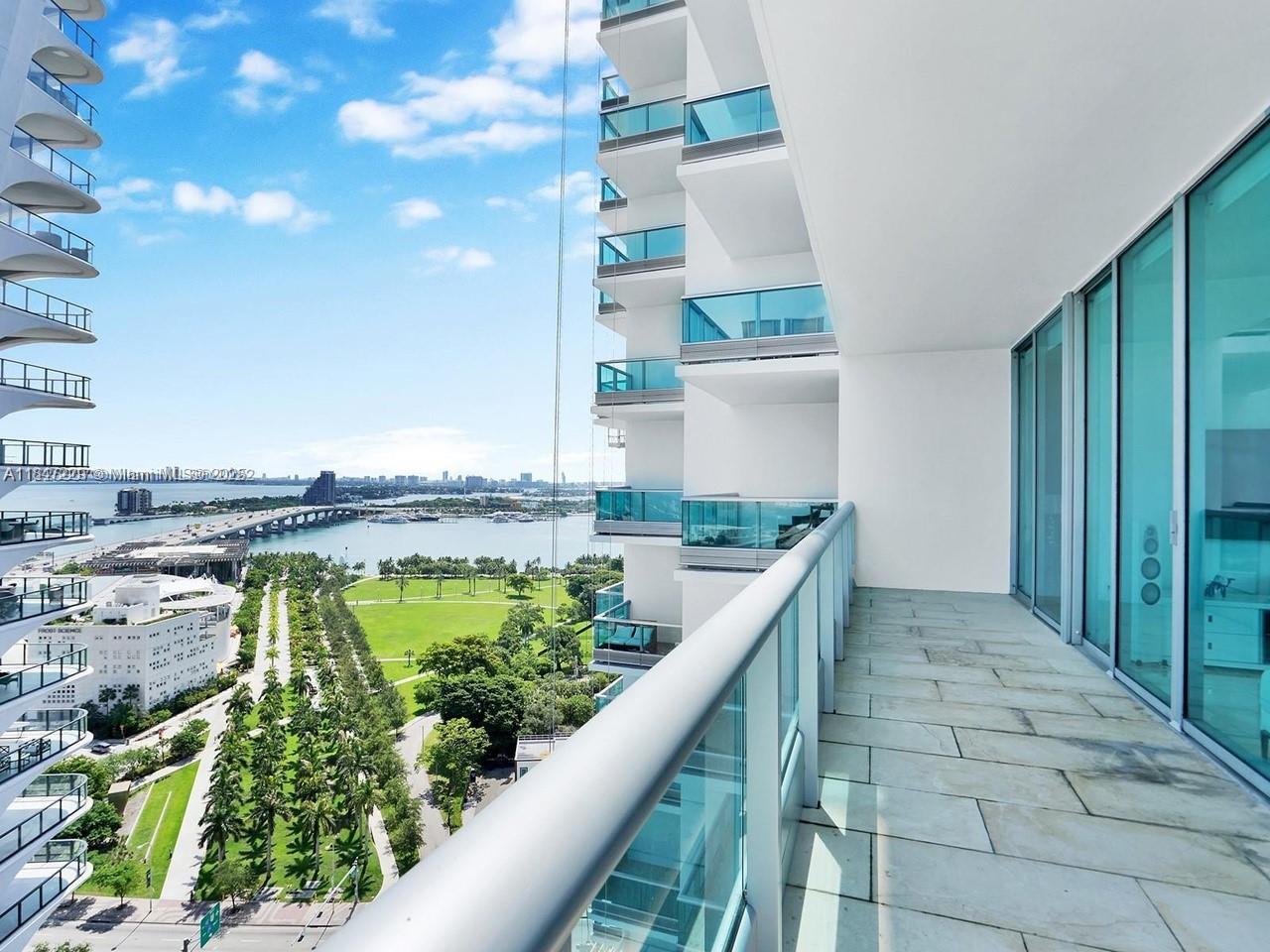 Welcome to Unit 2412—an expansive 2-bedroom, 2.5-bath home on the 24th floor of 900 Biscayne. Floor-to-ceiling windows flood the space with natural light, while three private terraces (572 sq/ft total) showcase stunning views: east to Biscayne Bay and the Atlantic, and west/north over the city skyline and Paramount Miami Worldcenter.
Features include an open layout, marble countertops, high-end fixtures, stainless steel appliances, and sleek porcelain floors.
Building amenities include concierge, valet, two pools, gym, spa, cinema room, and more.
Tenant occupied through end of September.