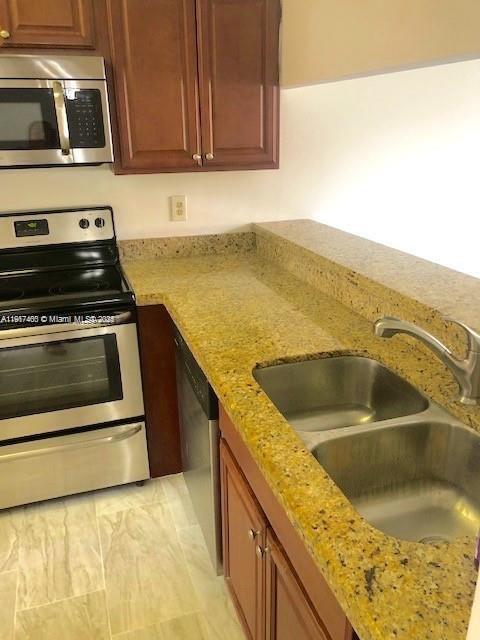 22102 Glenmoor Dr 102