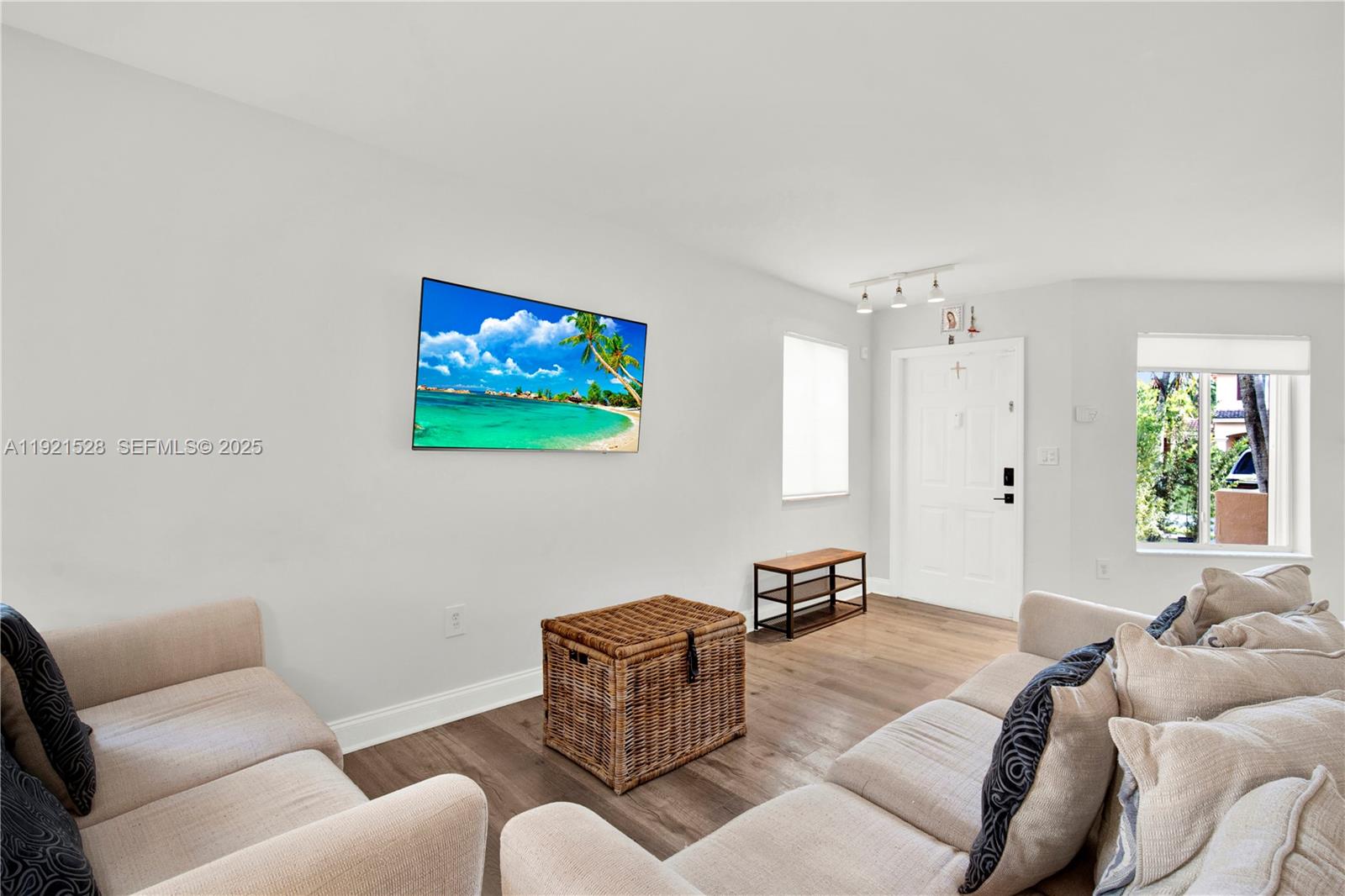 CONTINENTAL HOMES TOWNHOU - Residential