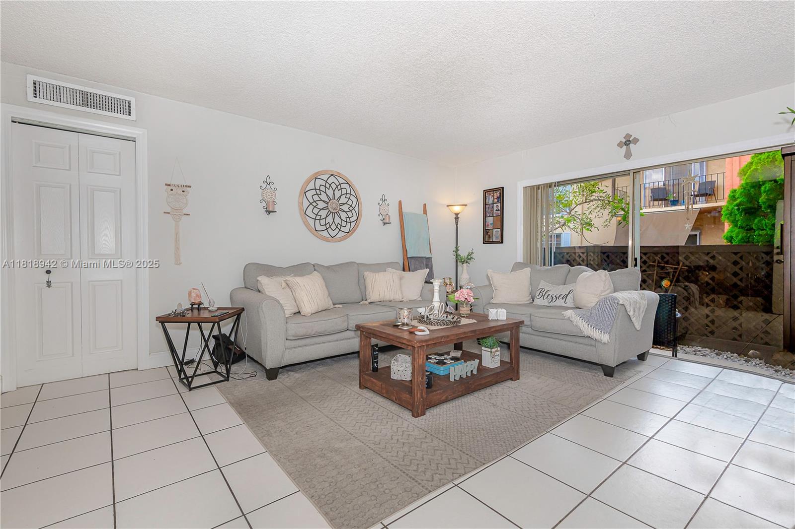 10816 N Kendall Dr R17