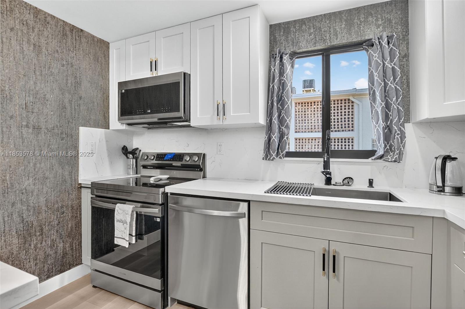 50 NE 12th St 218
