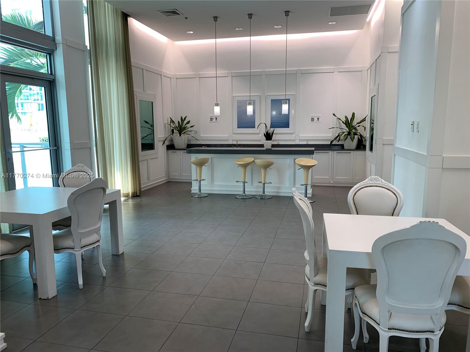 IVY CONDO - Residential