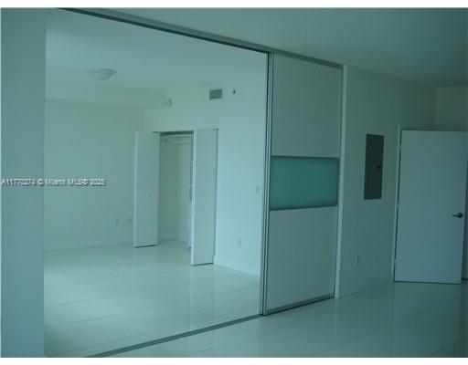 IVY CONDO - Residential