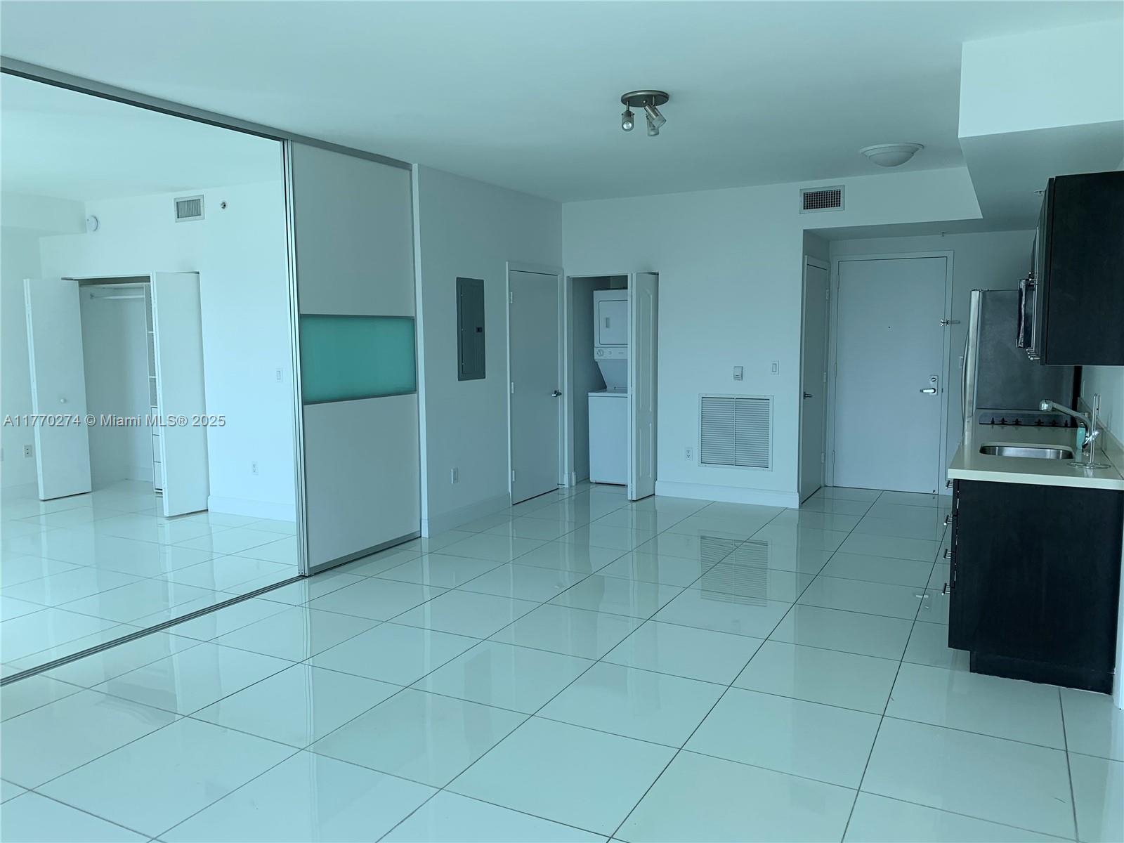 IVY CONDO - Residential