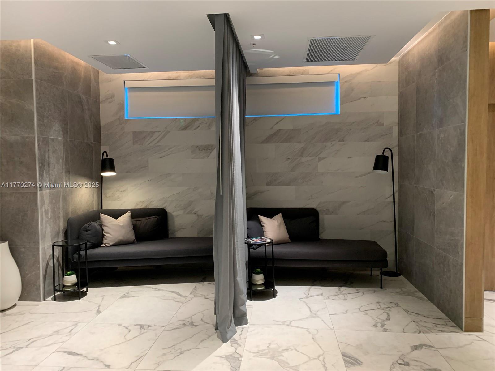 IVY CONDO - Residential