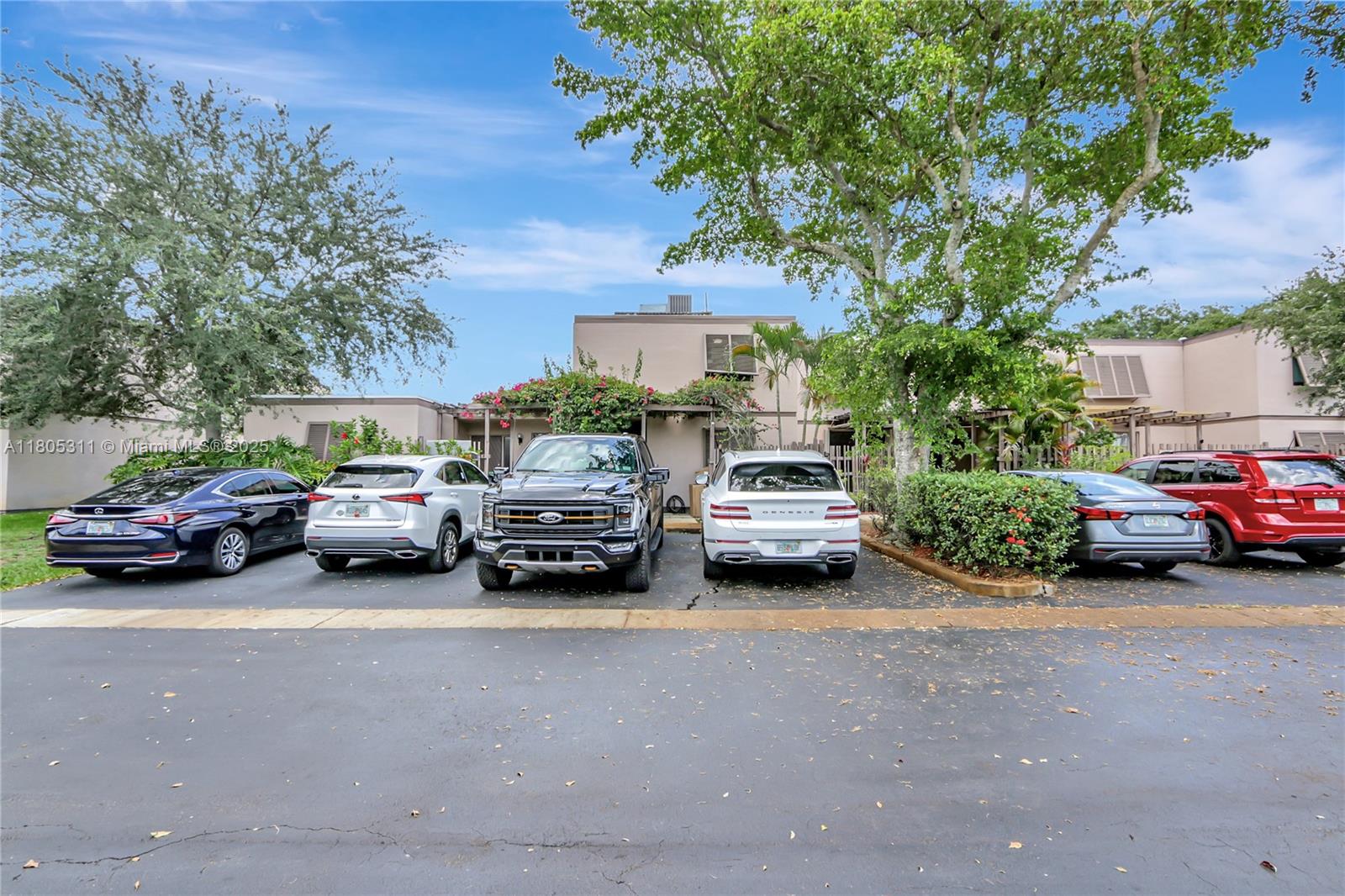 PEMBROKE LAKES SECTION SE - Residential