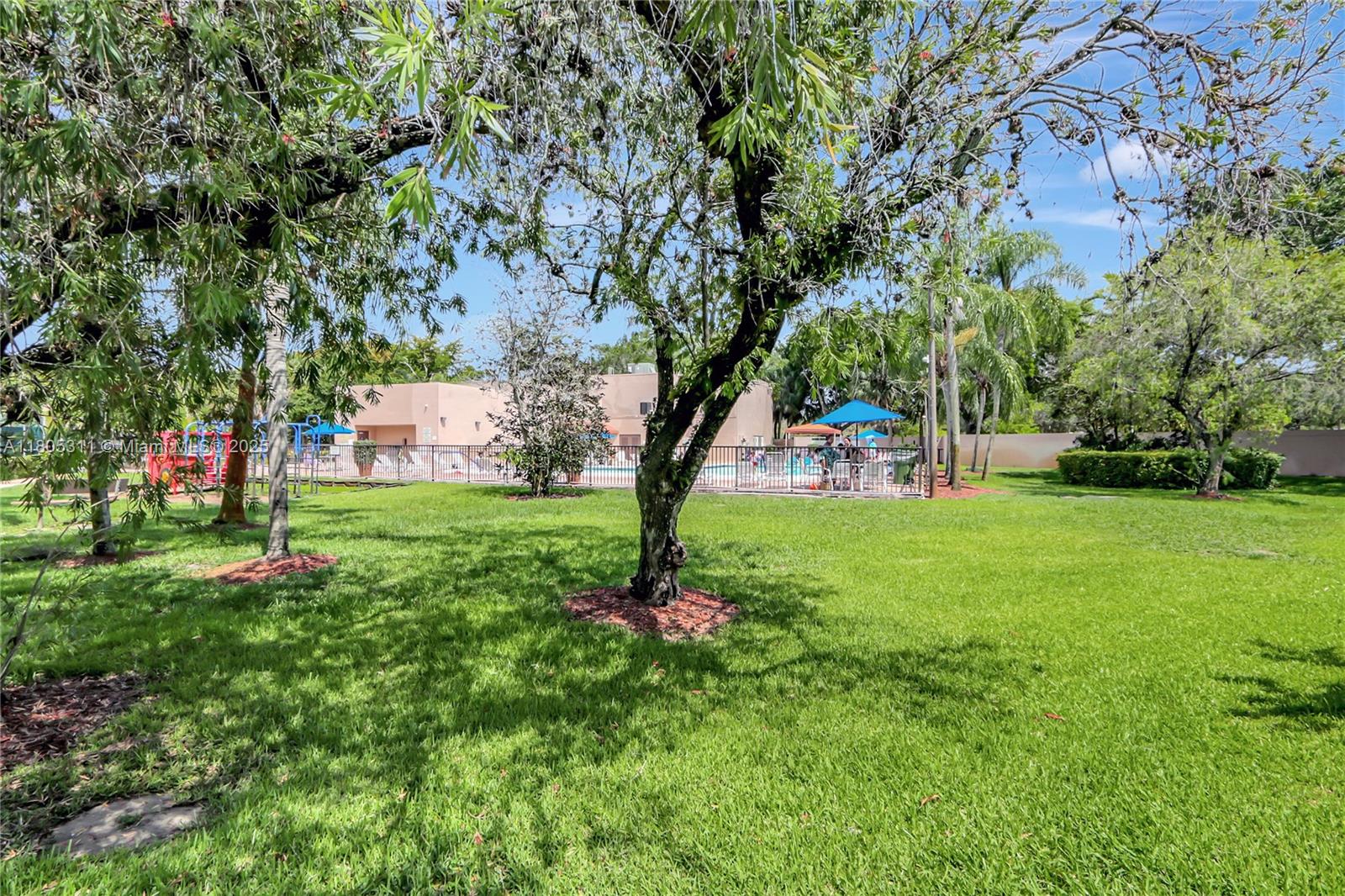 PEMBROKE LAKES SECTION SE - Residential