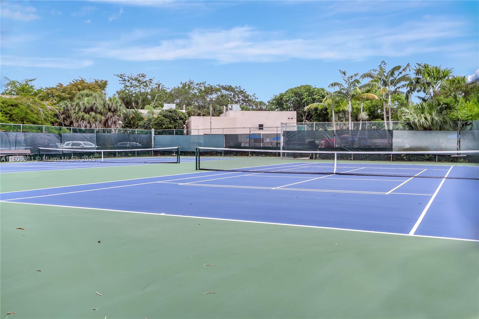 PEMBROKE LAKES SECTION SE - Residential