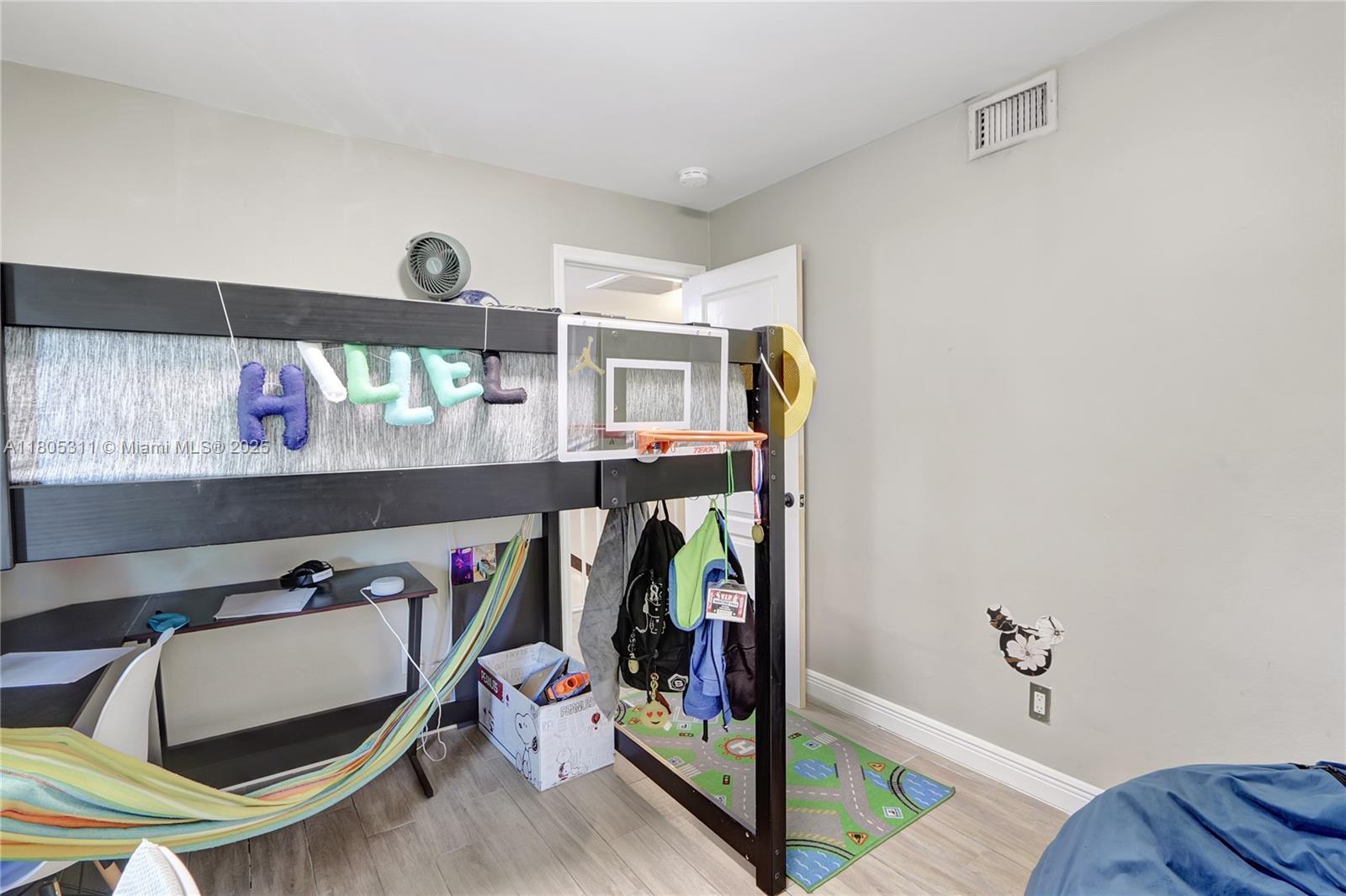 PEMBROKE LAKES SECTION SE - Residential