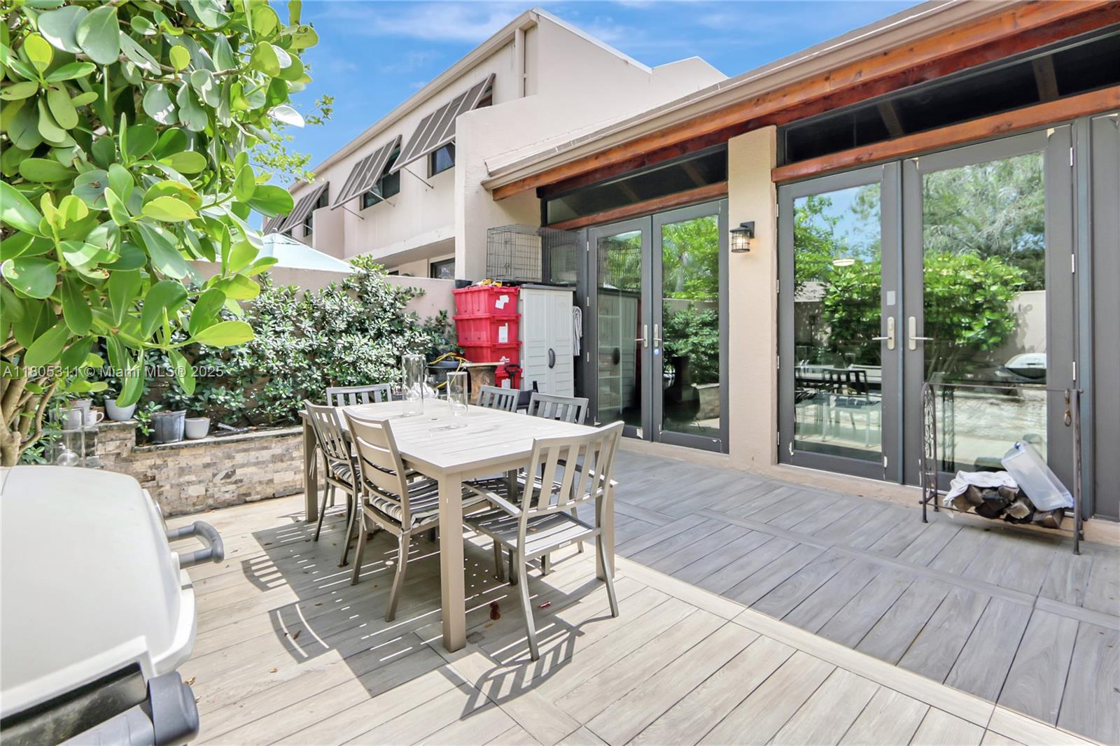 PEMBROKE LAKES SECTION SE - Residential
