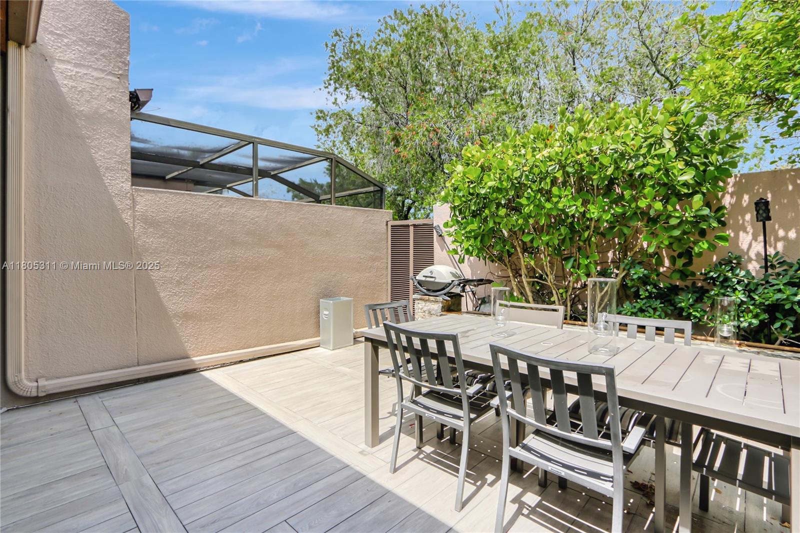 PEMBROKE LAKES SECTION SE - Residential