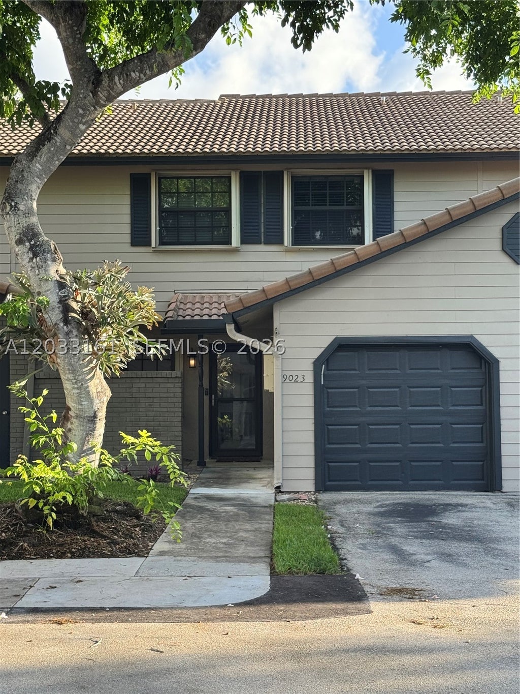 Photo of 9023 Vineyard Lake Dr #0, Plantation, FL 33324 (MLS # A12033161)