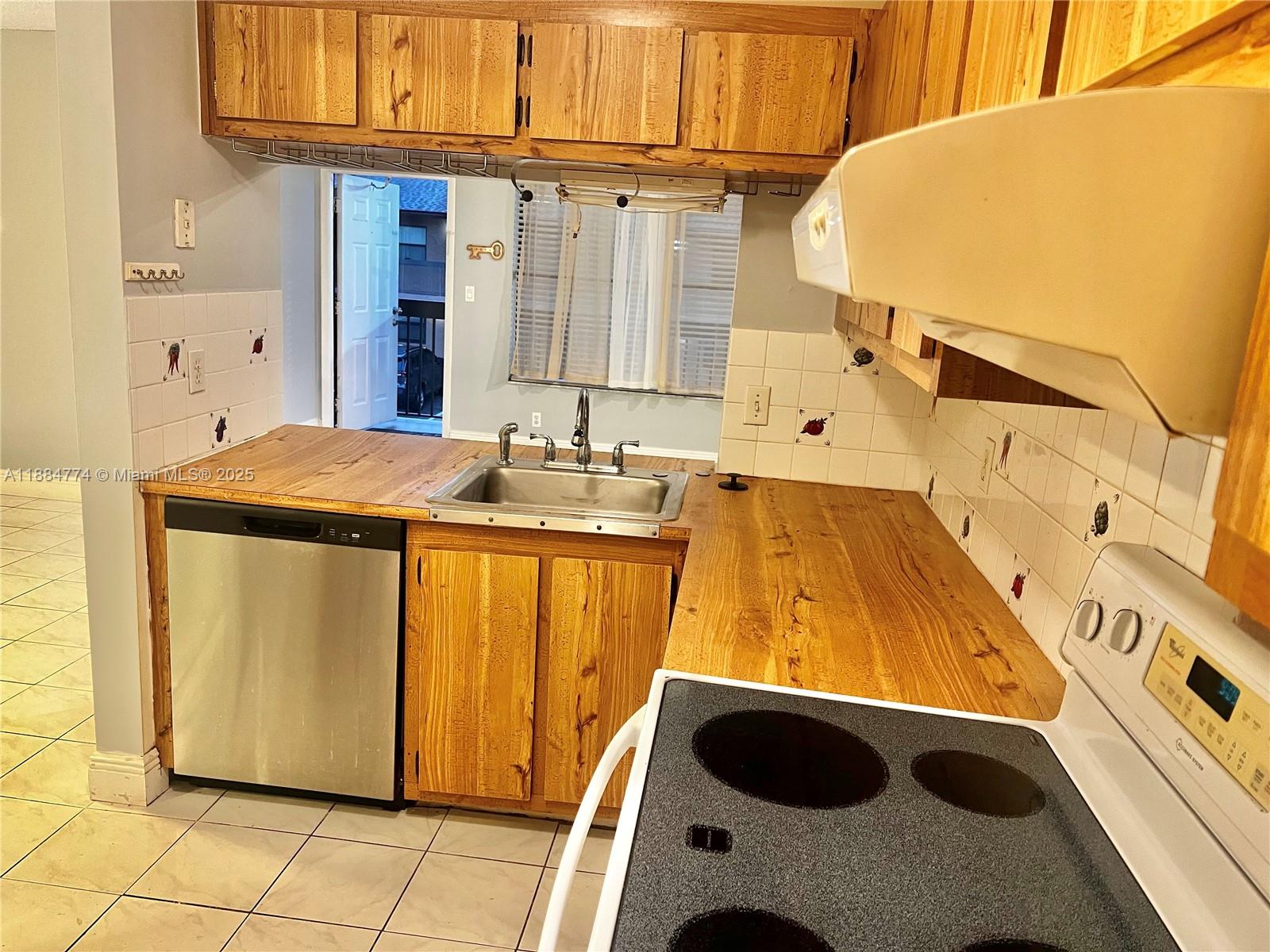 WINDING LAKE AT WELLEBY C - Residential Lease
