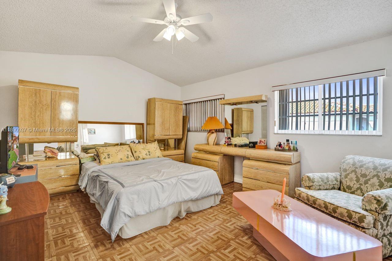 CHARLESTOWNE - Residential