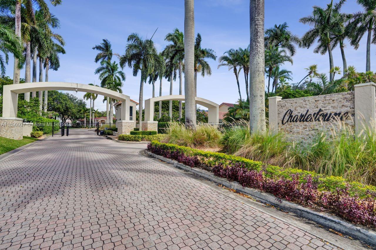 CHARLESTOWNE - Residential