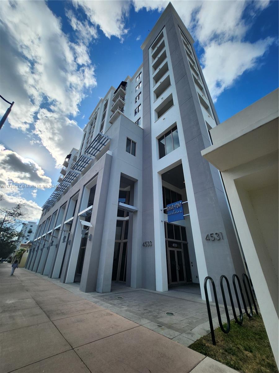 Are you ready to make a professional move to Coral Gables Florida? Great location Ponce de Leon, Gables Merrick Park area -Fully furnished professionally modern offices available for rent immediately. Individual phone line ($60.00) p/ mo. Furnished support staff workstations also available ($225.00 p/mo.) Easy to Show - Additional offices available for lease. From $1100-$1600.each