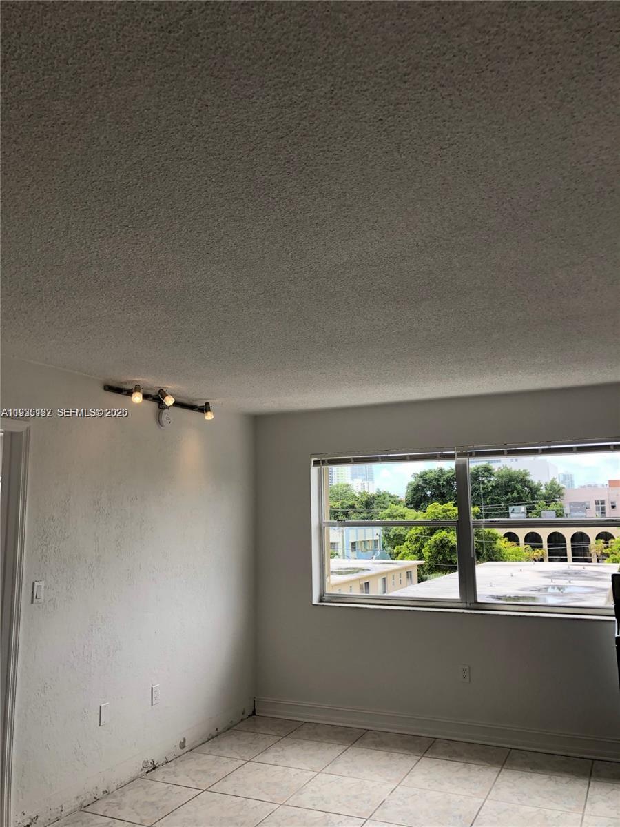 VILLA NAVARRA CONDO - Residential