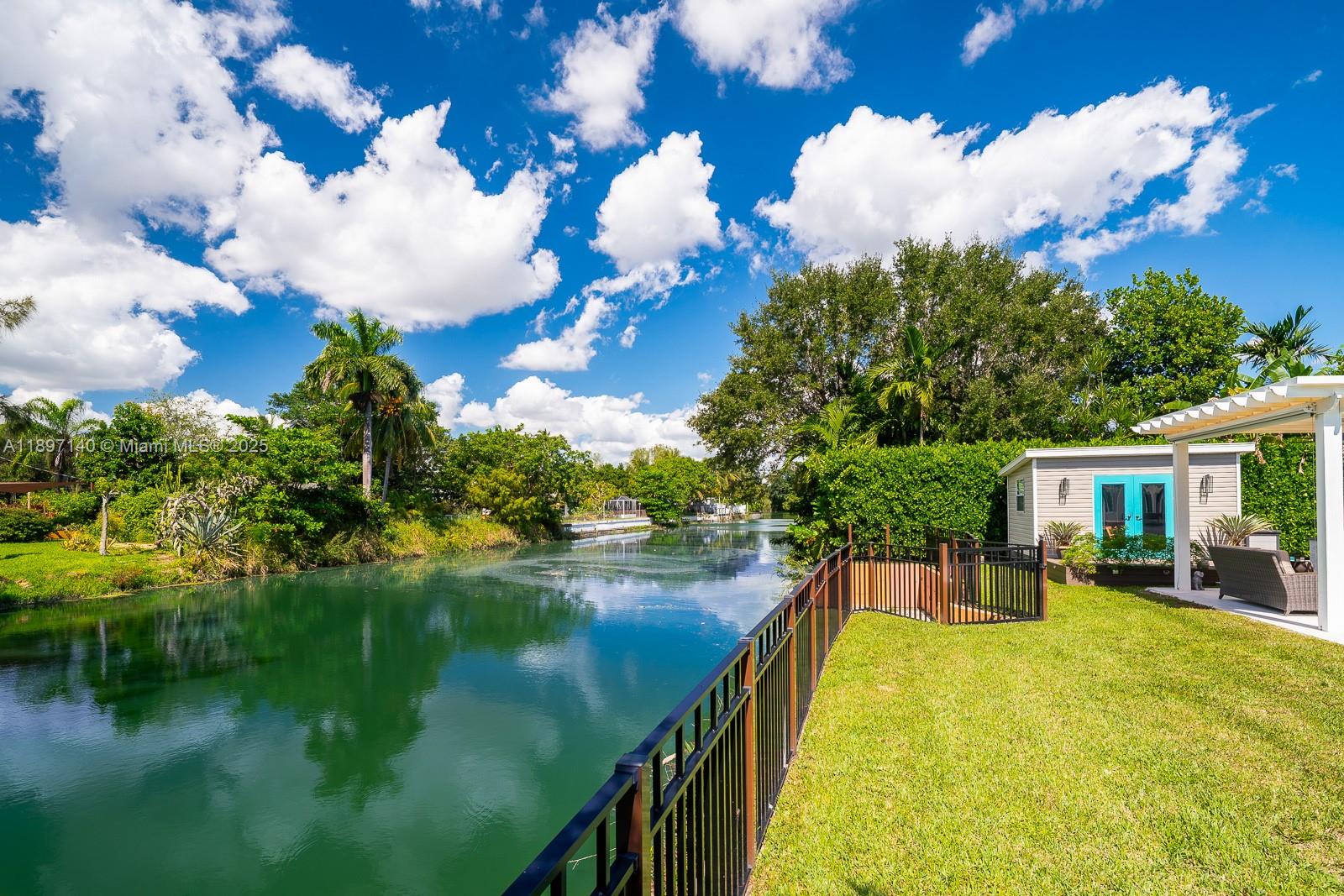 TWIN LAKE MANOR SUB - Residential