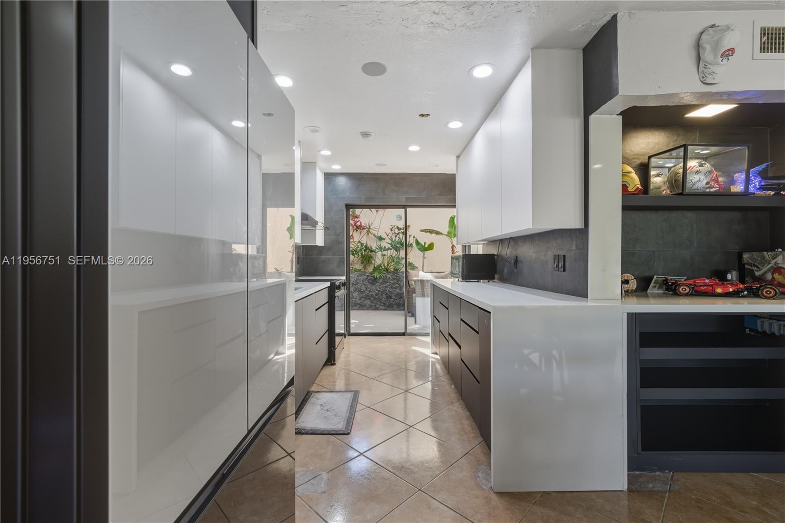 HILLS OF INVERRARY TRACT - Residential