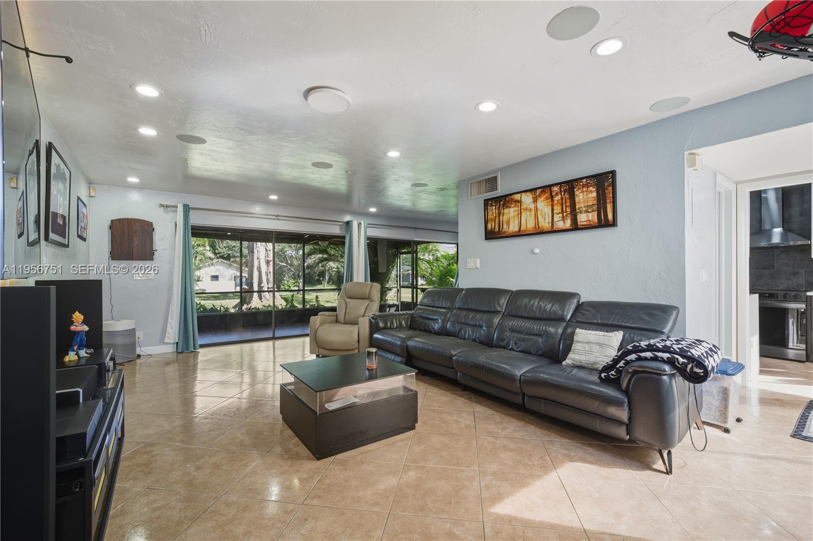 HILLS OF INVERRARY TRACT - Residential