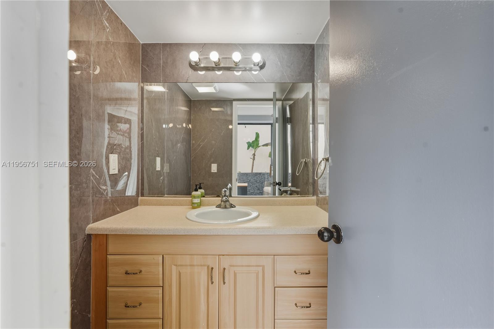 HILLS OF INVERRARY TRACT - Residential