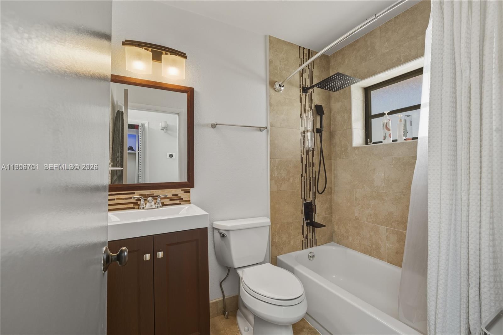 HILLS OF INVERRARY TRACT - Residential