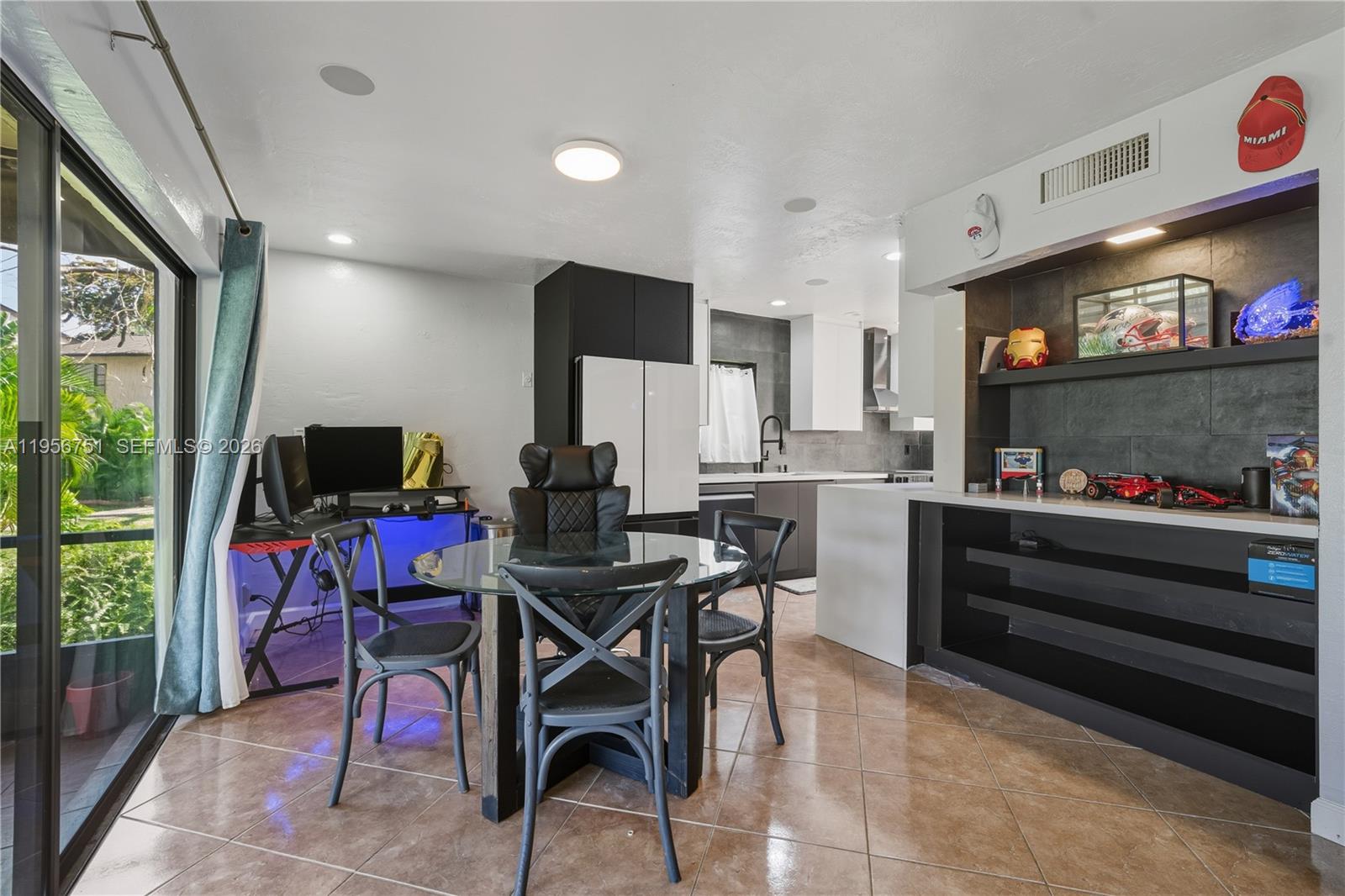 HILLS OF INVERRARY TRACT - Residential