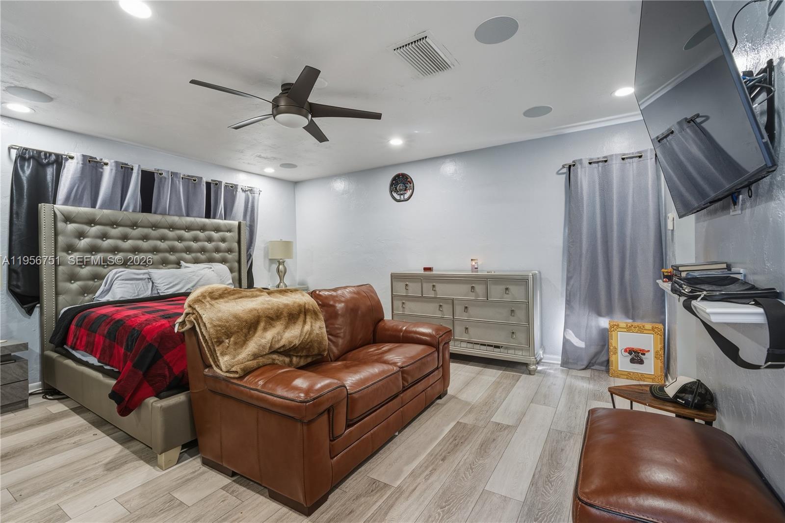 HILLS OF INVERRARY TRACT - Residential