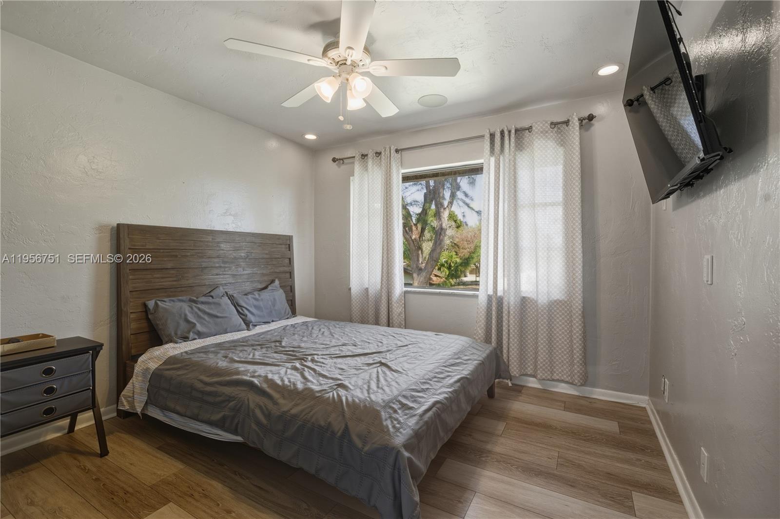 HILLS OF INVERRARY TRACT - Residential