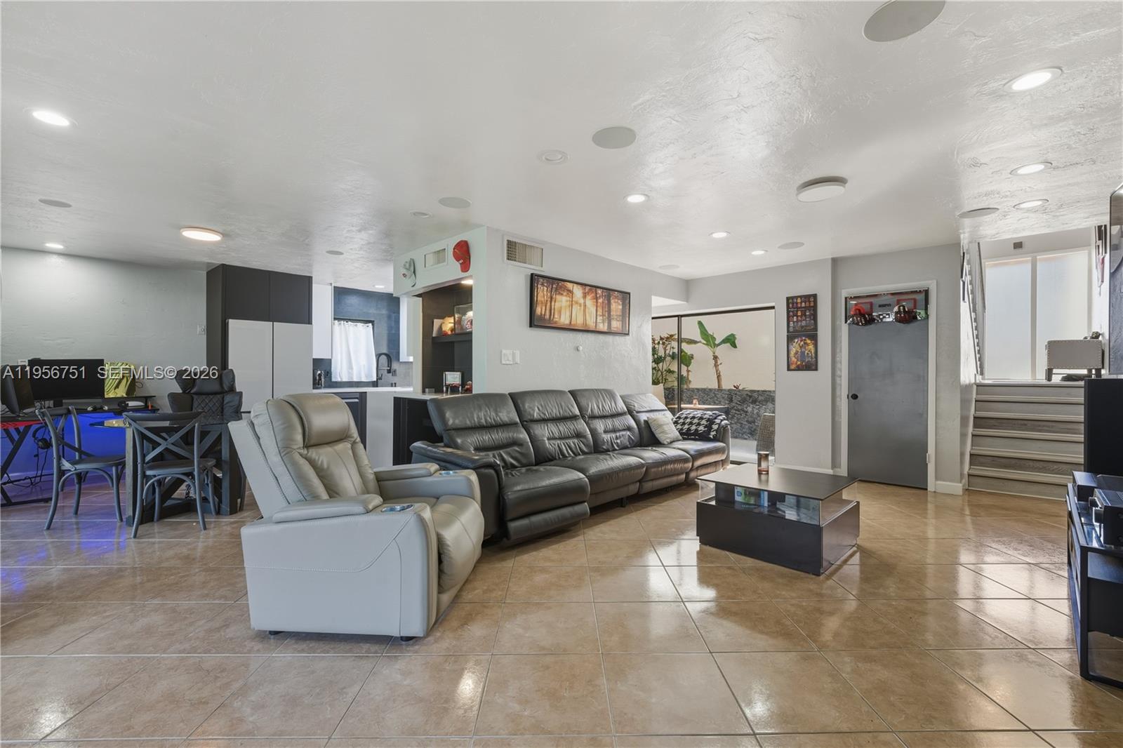 HILLS OF INVERRARY TRACT - Residential