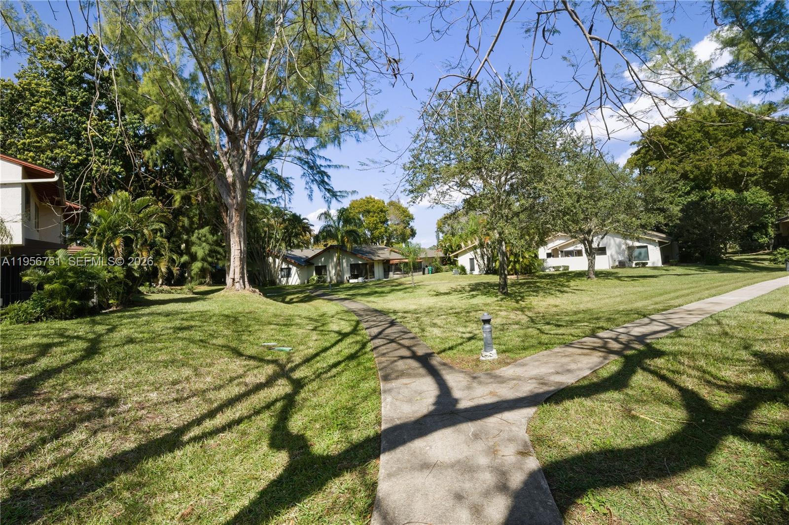 HILLS OF INVERRARY TRACT - Residential
