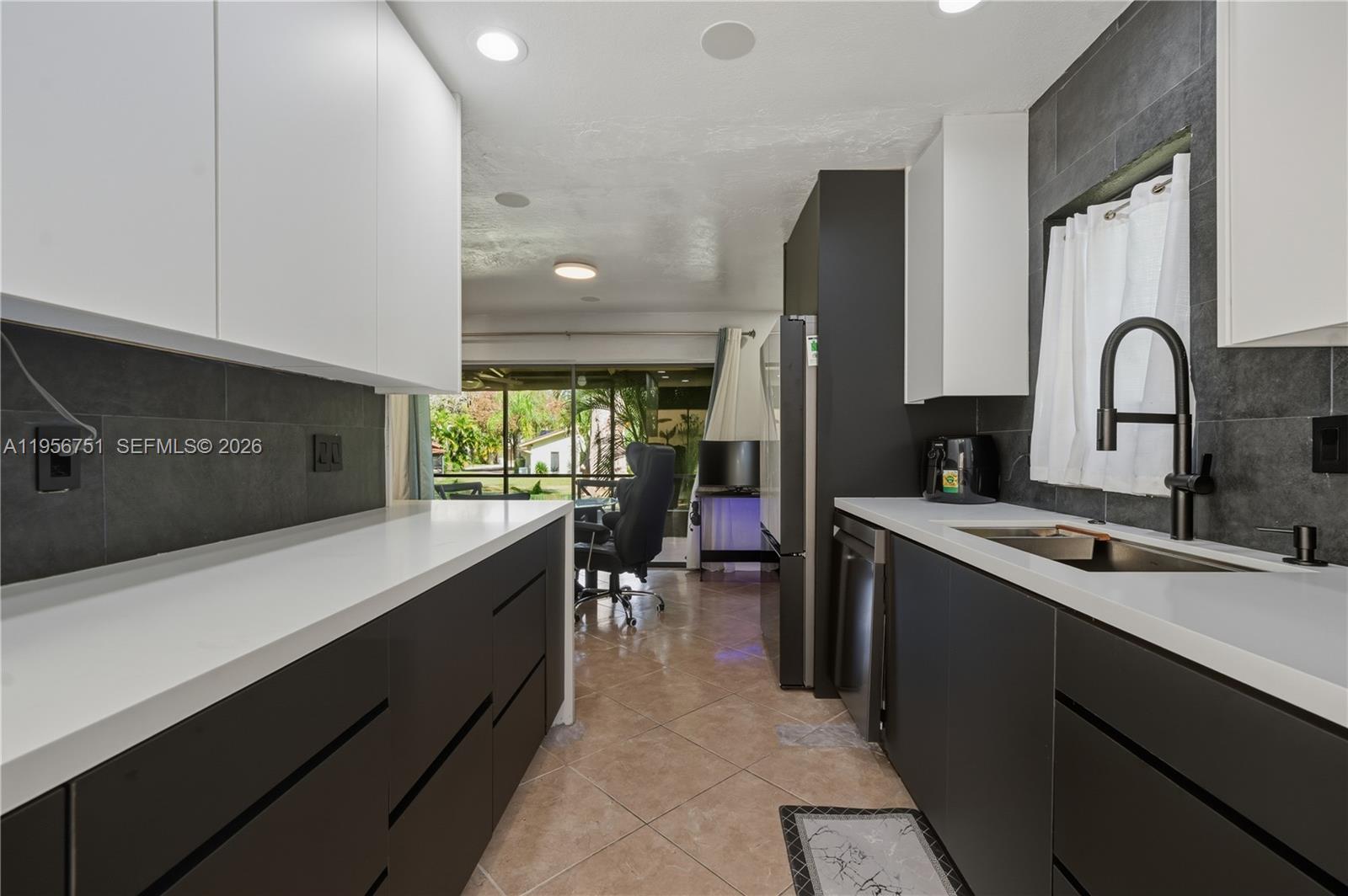 HILLS OF INVERRARY TRACT - Residential