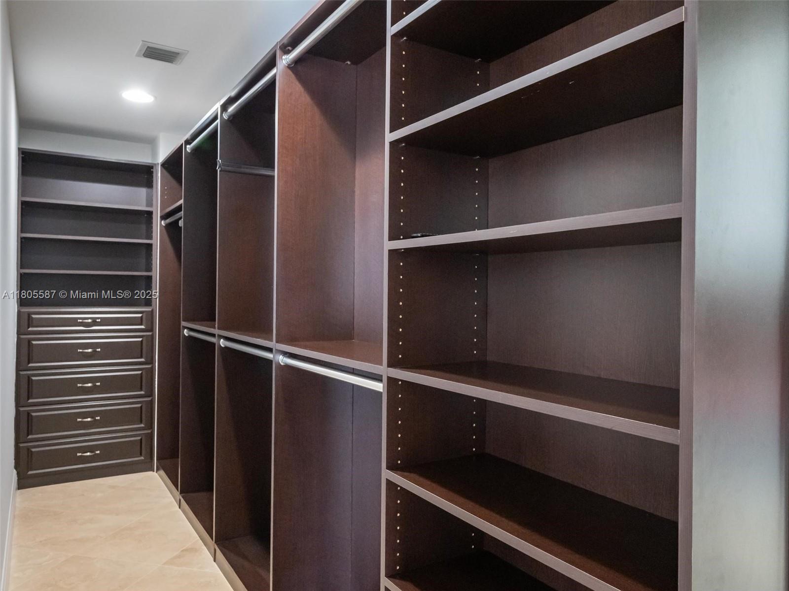200 EAST PALMETTO PARK CO - Residential Lease