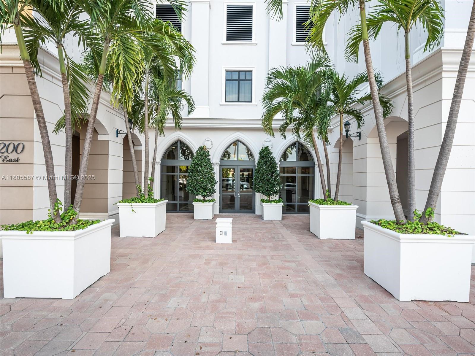 200 EAST PALMETTO PARK CO - Residential Lease