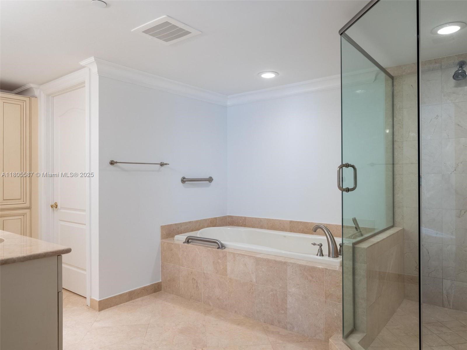 200 EAST PALMETTO PARK CO - Residential Lease