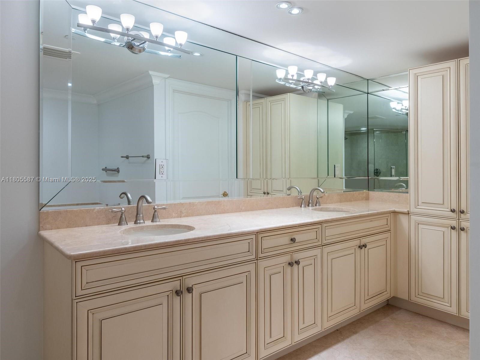 200 EAST PALMETTO PARK CO - Residential Lease