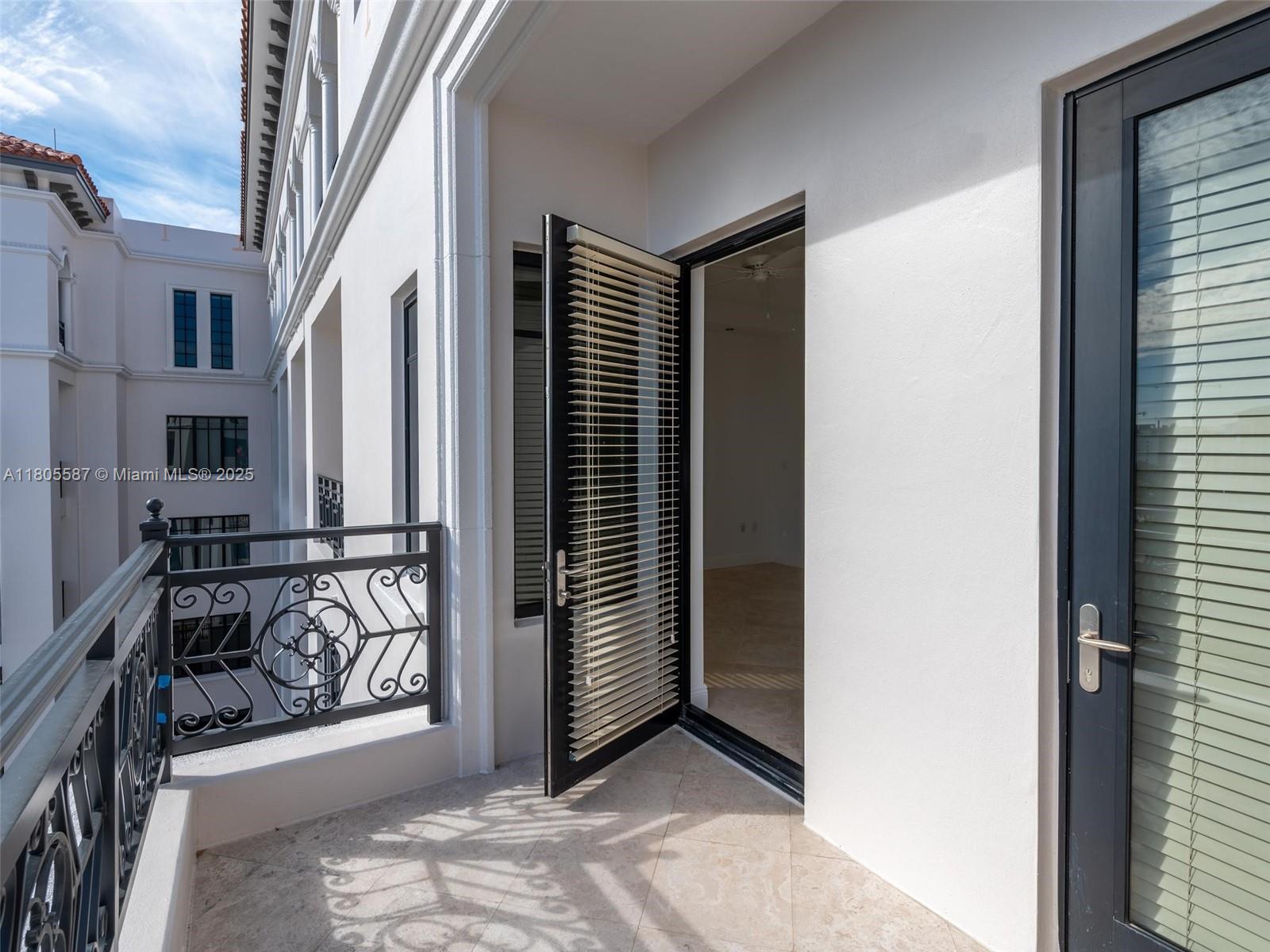 200 EAST PALMETTO PARK CO - Residential Lease