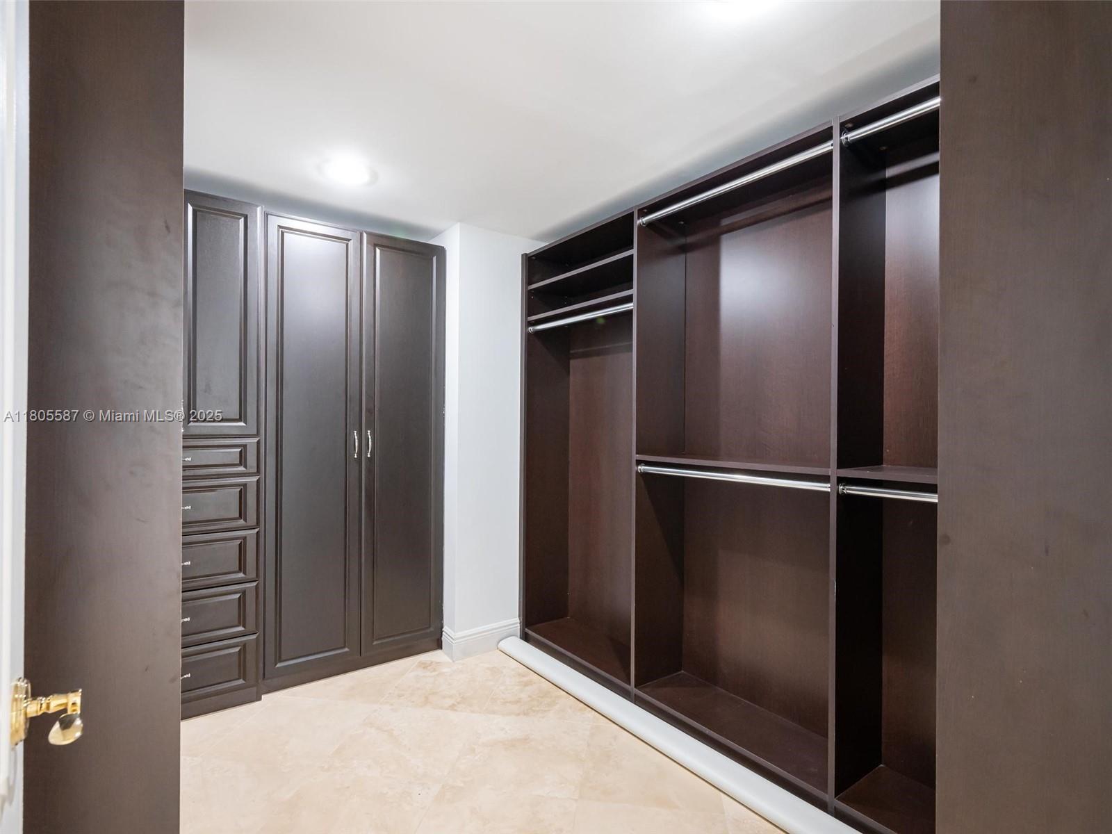 200 EAST PALMETTO PARK CO - Residential Lease