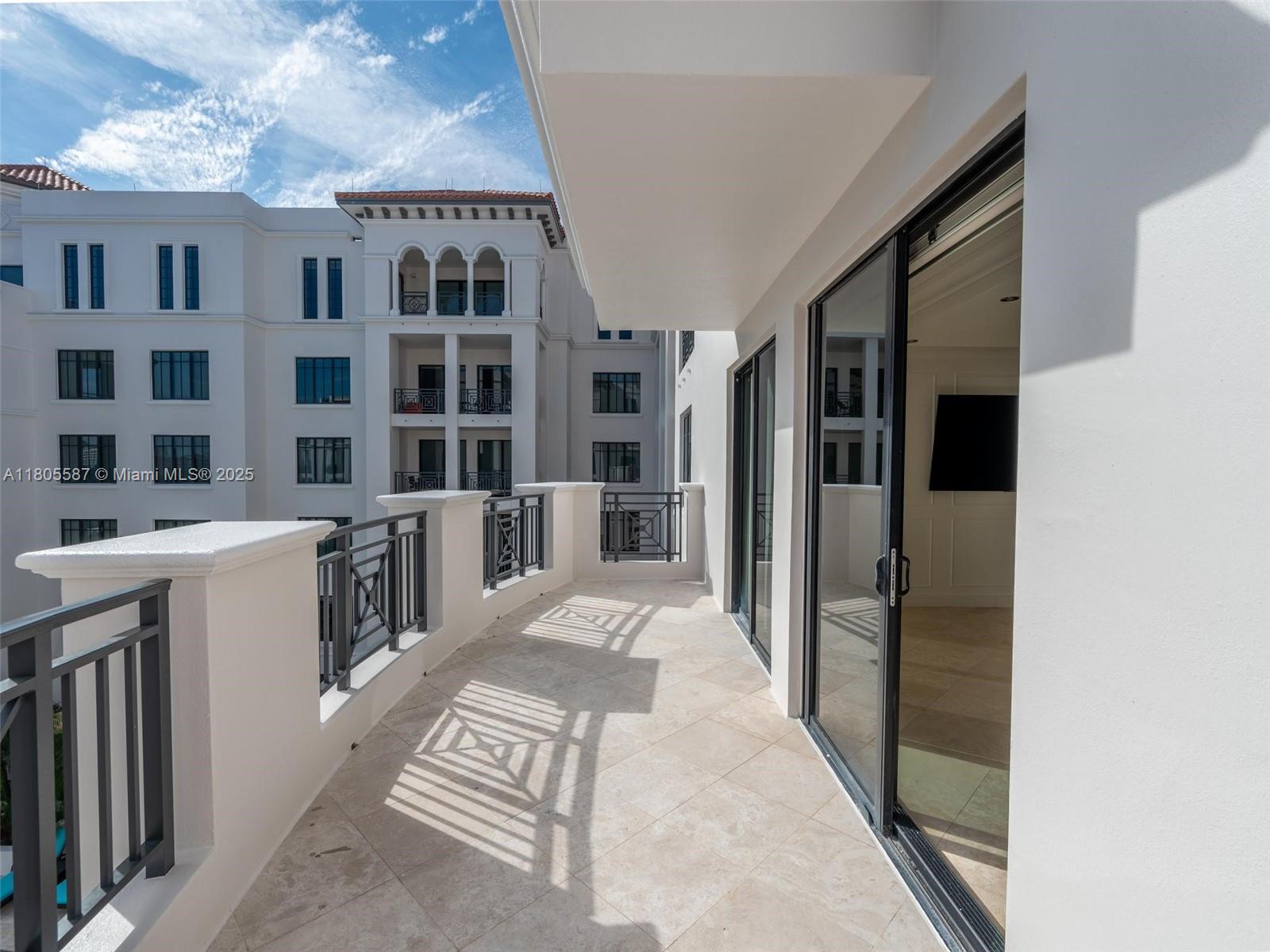 200 EAST PALMETTO PARK CO - Residential Lease